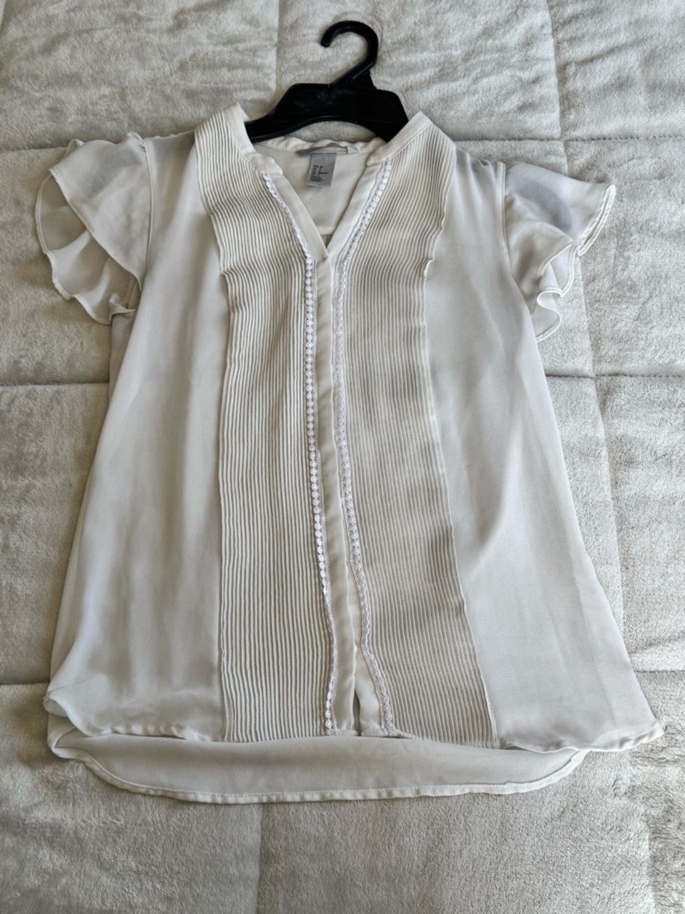 H&M Cream Pintuck Flutter Sleeve Blouse